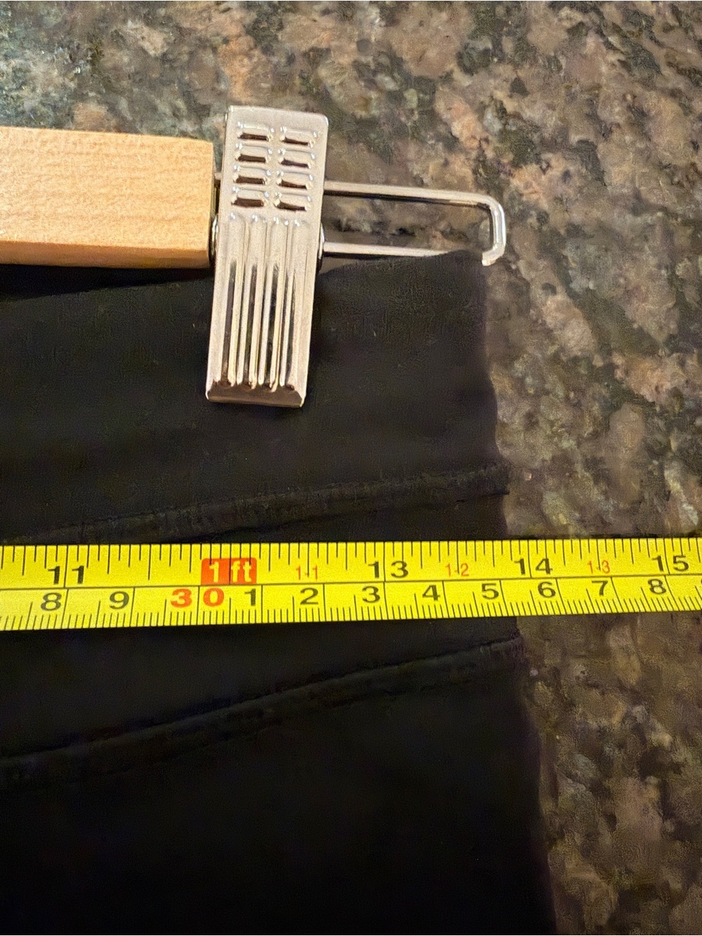 Lululemon Active Capris Leggings in Black with back pocket - Picture 7 of 8